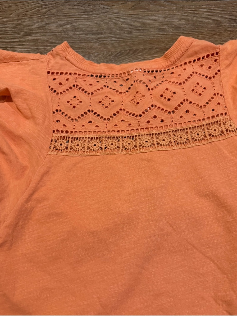 Anthropologie Coral Eyelet Flutter Sleeve Top Size Large - Picture 6 of 9